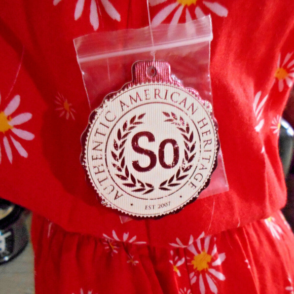 SO RED FLORAL ROMPER.‎ SIZE XS 100% RAYON - Picture 6 of 7